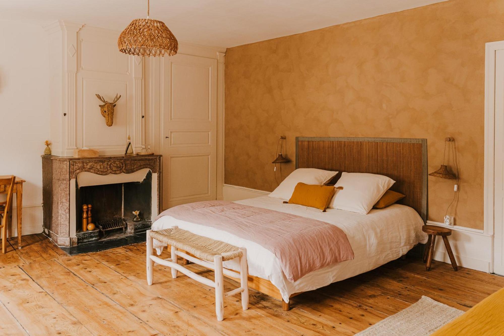 Maison D'Hotes Et Gite De Charme Avec Piscine, La Lhuiseraie Eksteriør bilde